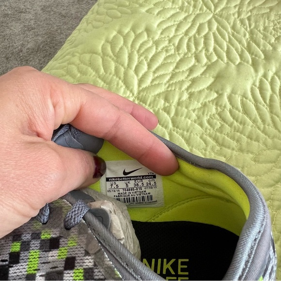 NIB Womens Nike Free 5.0 Cool Grey, Volt and Black Size 7.5 - Picture 2 of 6